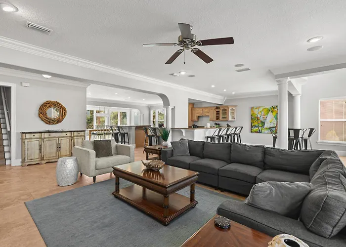 Large Pool - Hot Tub - Elevator - Gated Community Villa Destin